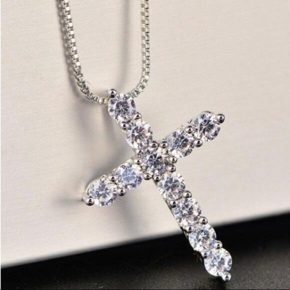 NEW 18K WHITE GOLD ROUND DIAMOND CROSS NECKLACE - Picture 1 of 4